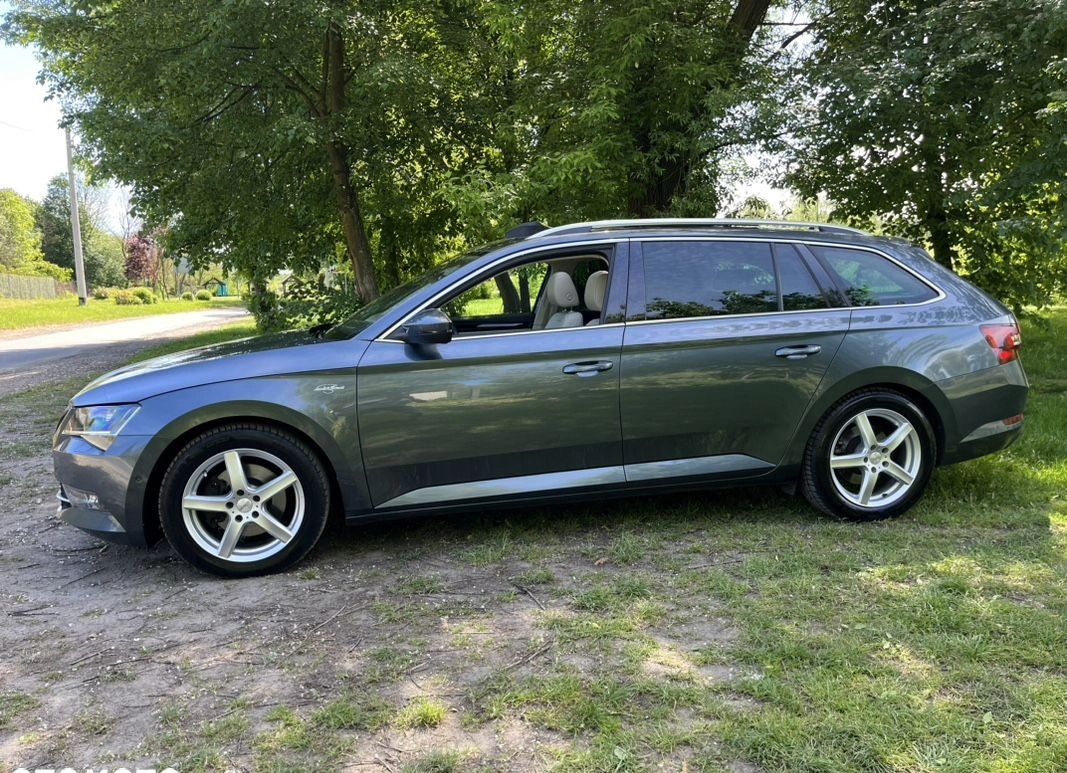 Skoda Superb cena 72900 przebieg: 177000, rok produkcji 2017 z Częstochowa małe 562